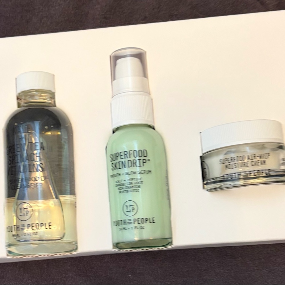 Youth To The People’s FIND CLARITY - DAILY SUPERFOOD TRIO - Picture 2 of 4